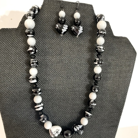 Hand Crafted Jewelry - Hand Crafted Necklace Bracelet Black & White Floral Hearts Striped Beads